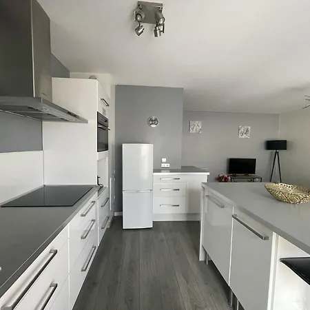 & Cosy, Charcot- Wifi - Lave Linge - Balcon - Parking Appartement *