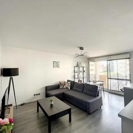 & Cosy, Charcot- Wifi - Lave Linge - Balcon - Parking Lägenhet *